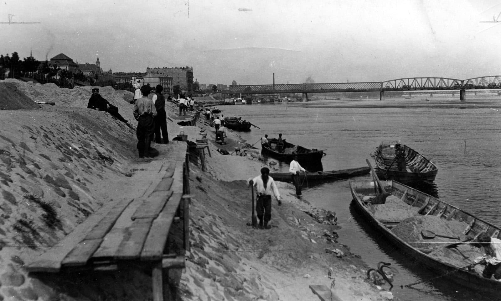 Copernicus Science Centre and the Vistula boulevards, 1924–1925